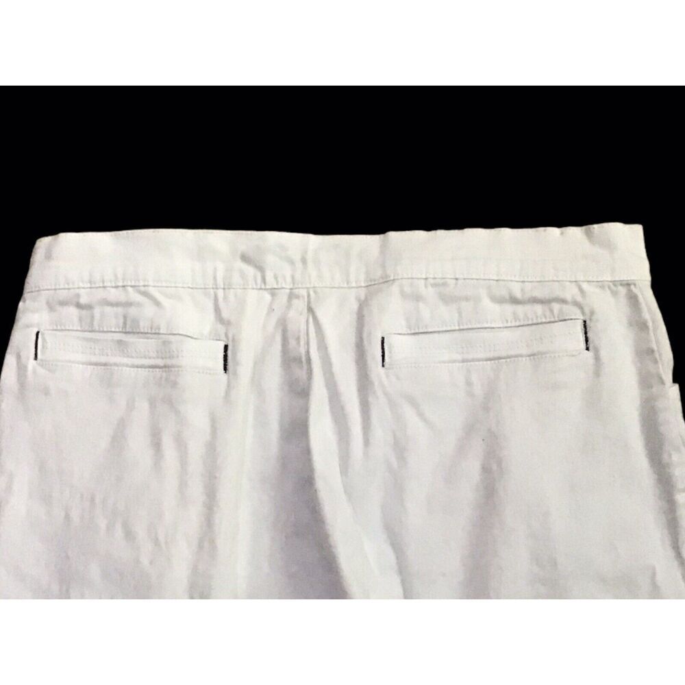 Zena Capri Pants Women’s White with Accent Buttons Size 8P - Picture 4 of 6